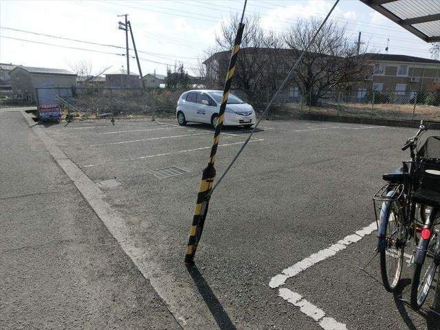 【和歌山市有本のマンションの駐車場】