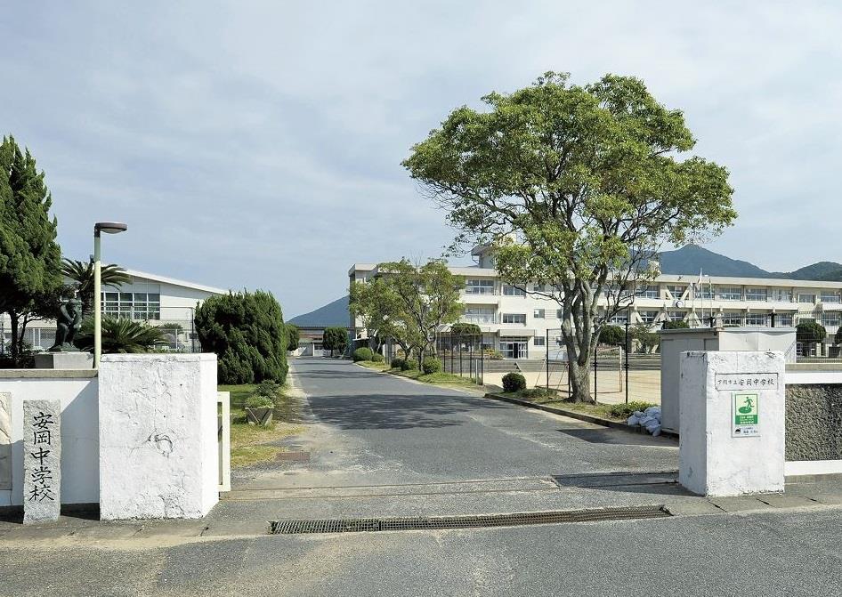 【下関市横野町のアパートの中学校】