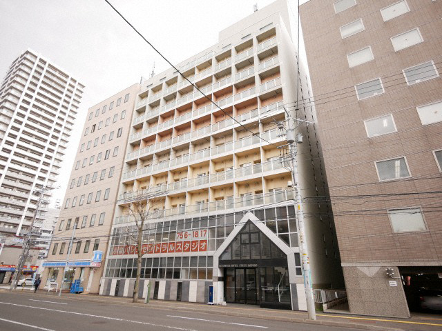 【札幌市北区北七条西のマンションの建物外観】