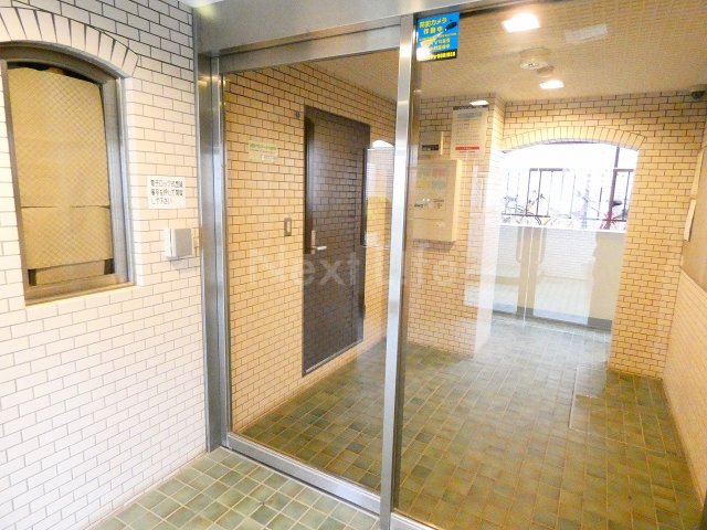 【川崎市高津区諏訪のマンションのエントランス】