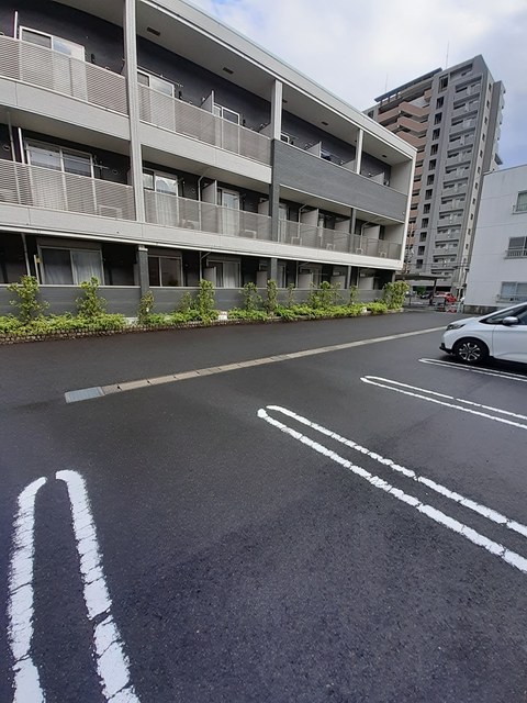 【松江市朝日町のマンションの駐車場】