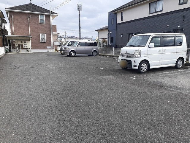 【大和高田市曽大根のアパートの駐車場】