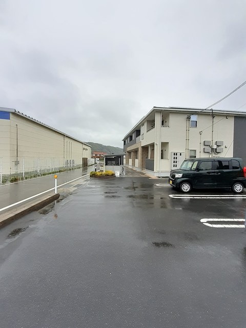 【雲南市木次町下熊谷のアパートの駐車場】