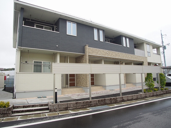 【雲南市木次町下熊谷のアパートの建物外観】