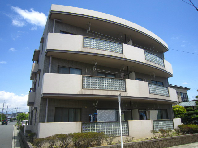 小田原市蓮正寺のマンションの建物外観