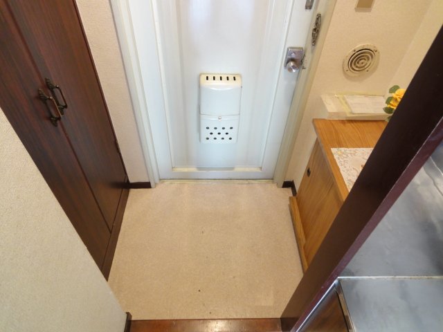 玄関　同物件別号室の写真