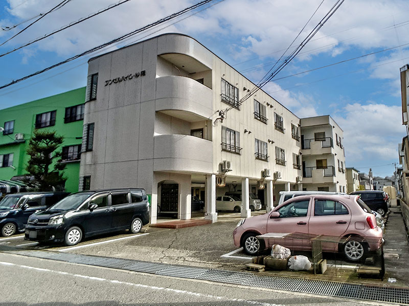 【エンゼルハイム紗羅の建物外観】