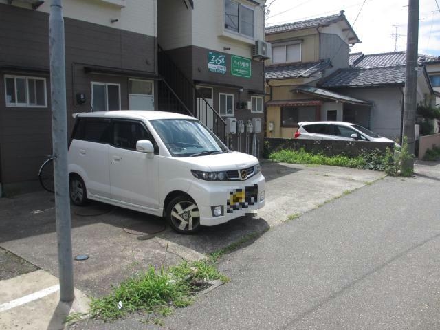 【ハイツ新生の駐車場】