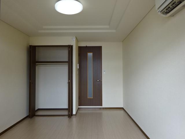 プチメゾン雅の居間写真