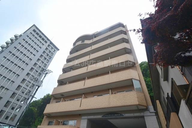 広島市東区山根町のマンションの建物外観