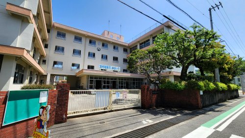 【池渕ハイツ A棟の小学校】