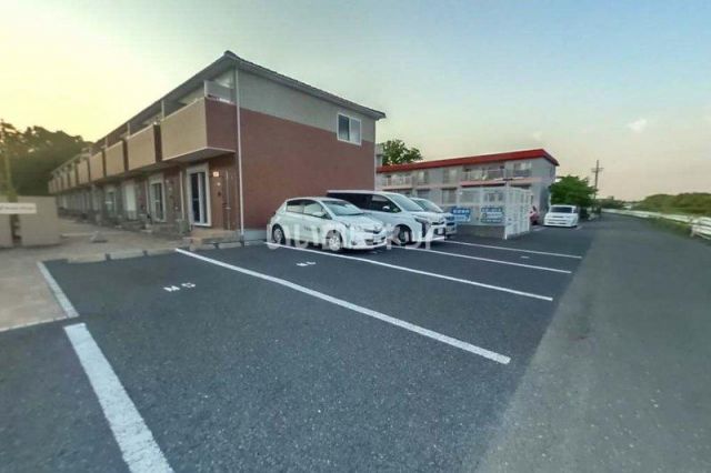 【ＺＡＺ Ｇａｒｄｅｎ Ｖｉｌｌａｇｅ Ｃの駐車場】