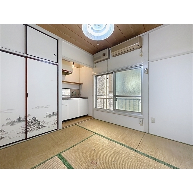 その他部屋・スペース　部屋の奥から