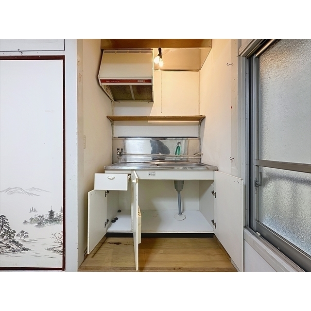 収納　キッチン下や上の棚にも置けます