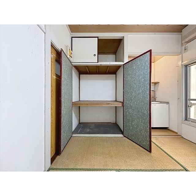 収納　天袋もありしっかり入る押入れです