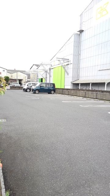 【岩国市旭町のアパートの駐車場】