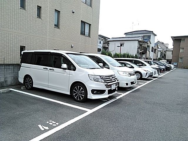 【高槻市宮野町のマンションの駐車場】