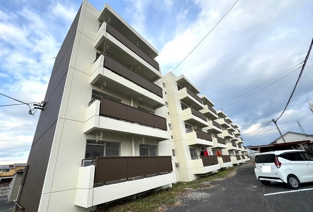 【高松市元山町のマンションの建物外観】