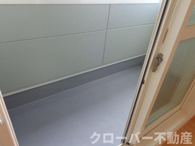 【丸亀市津森町のアパートのバルコニー】