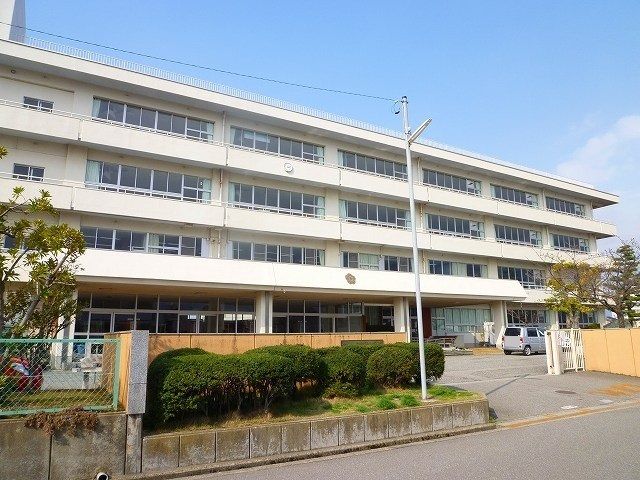 【金沢市桂町のアパートの小学校】