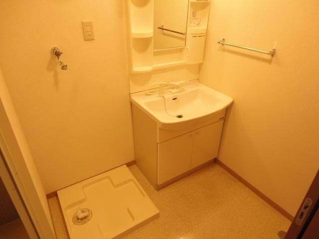 洗面設備　同一物件同タイプ別部屋の参考写真です