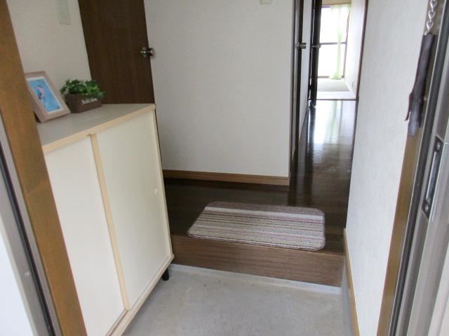 玄関　靴箱もありスッキリした玄関