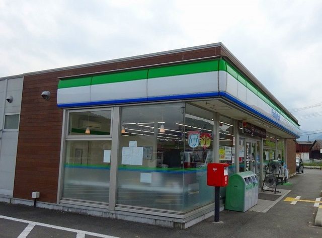 コンビニ　ファミリーマート氷上町常楽店（コンビニ）まで300m