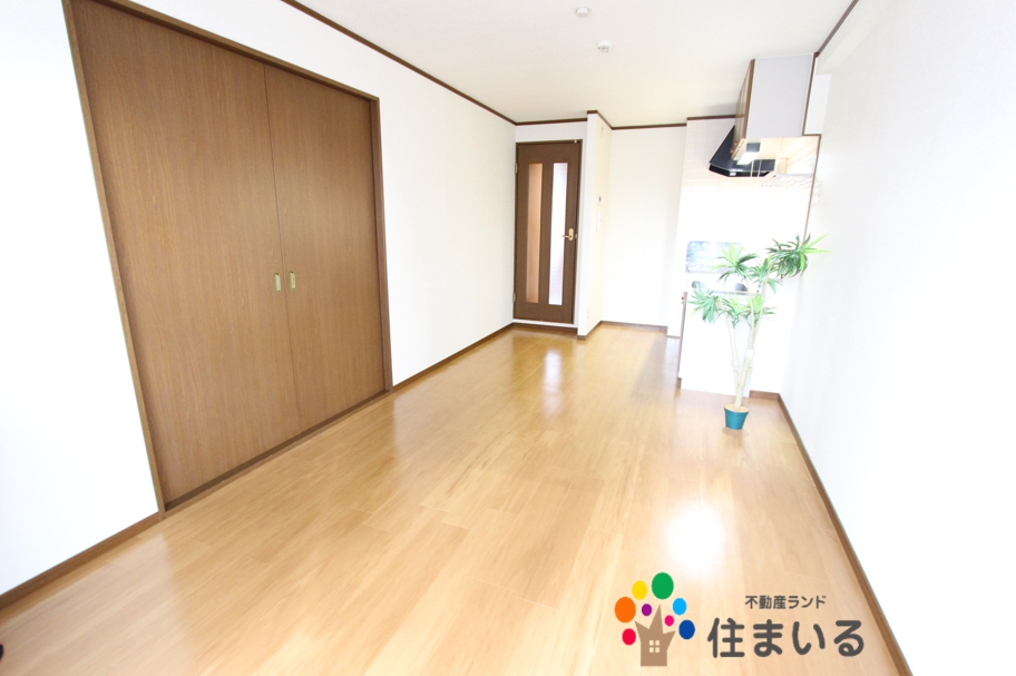ドラックストア　ドラッグスギヤマ黒沢台店（ドラッグストア）まで225m