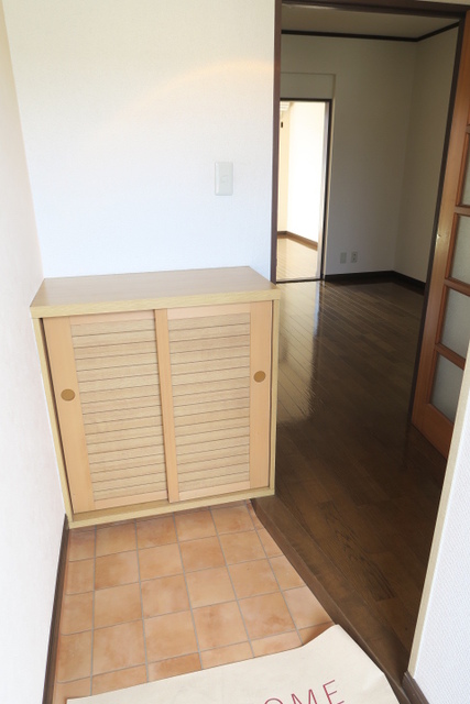 玄関　玄関　下駄箱ございます