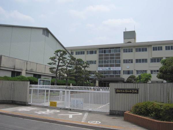 小学校　岡山市立中山小学校（小学校）まで1500m