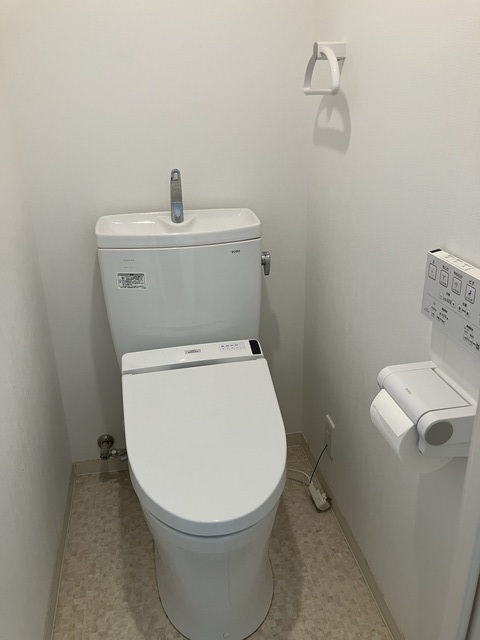 トイレ　温水洗浄暖房便座