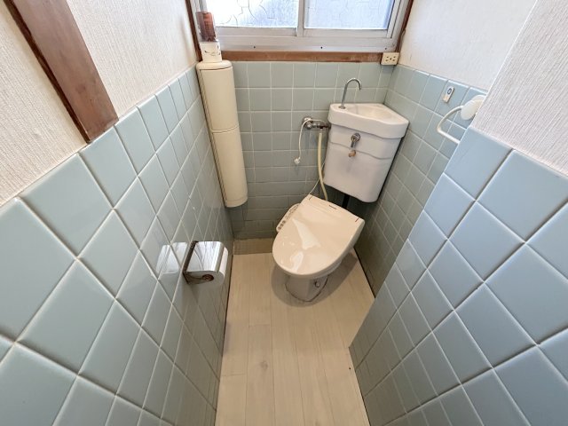 安川貸家のトイレ写真