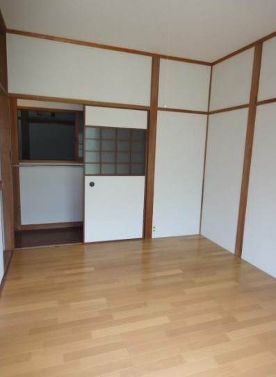 安川貸家の居間写真
