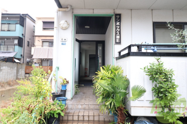 エントランス　駐車場はこちらです