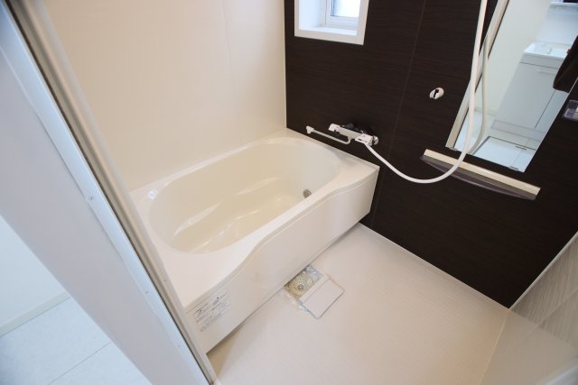 バス・シャワールーム　※別号室の参考写真　床の色味が異なる可能性有