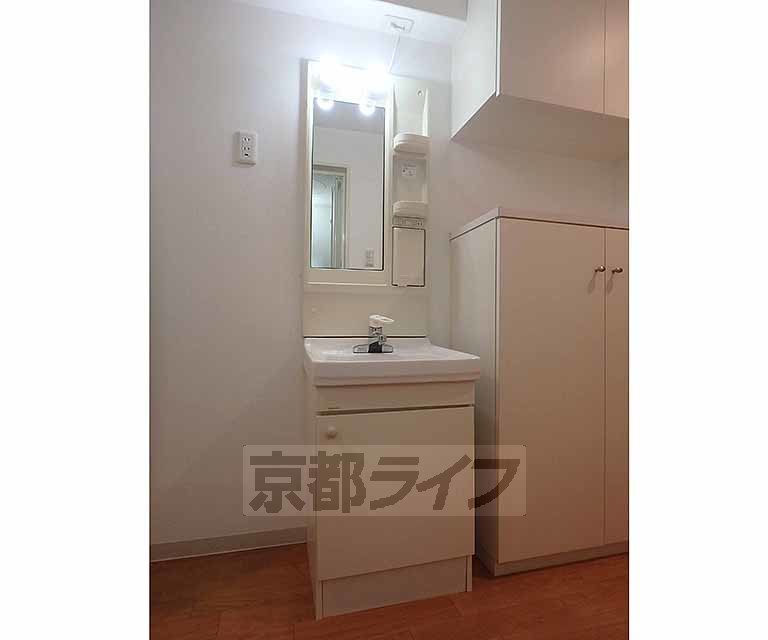 洗面設備　独立洗面台です。