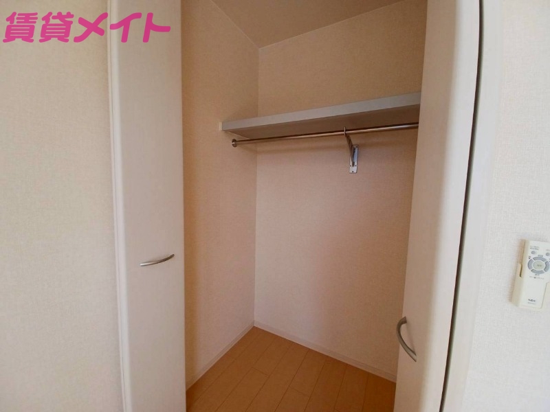 収納　同型参考写真