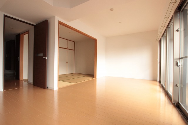 居室・リビング　同物件別号室