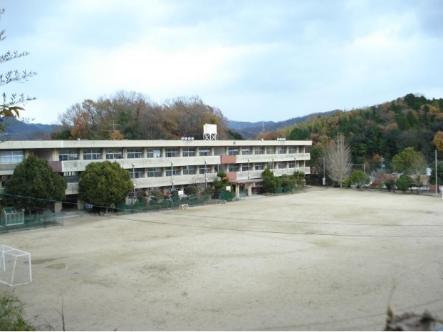 小学校　三原市立沼田東小学校（小学校）まで673m