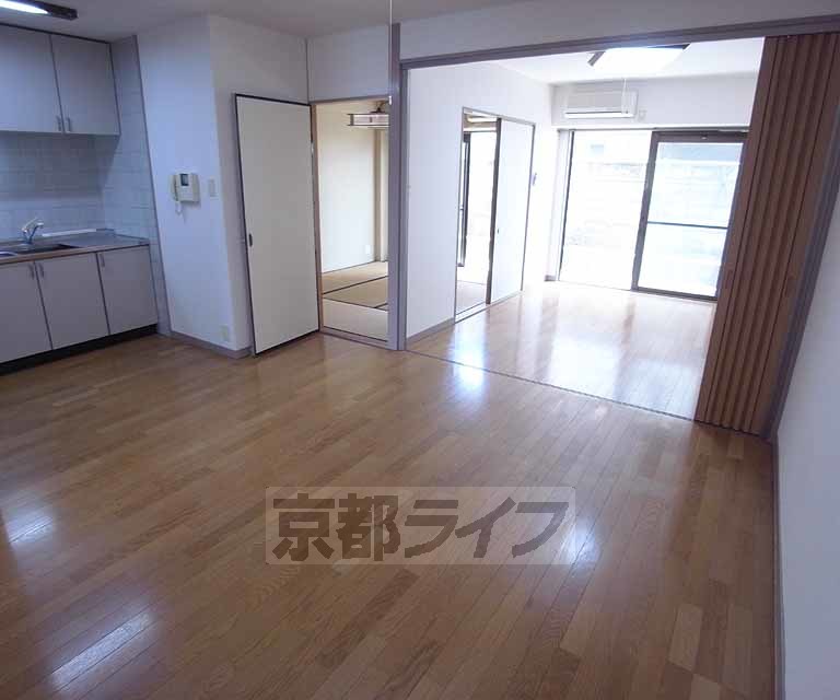 居室・リビング　開放感良好の広いＬＤＫ・