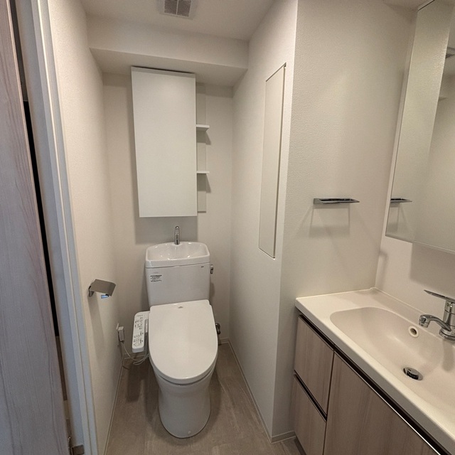 トイレ　※写真は同タイプ住戸です。