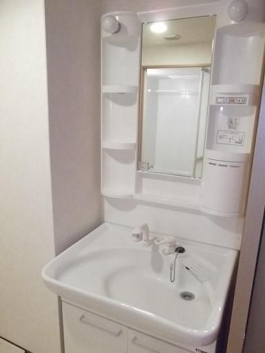 洗面設備　※同マンション別室の参考写真です