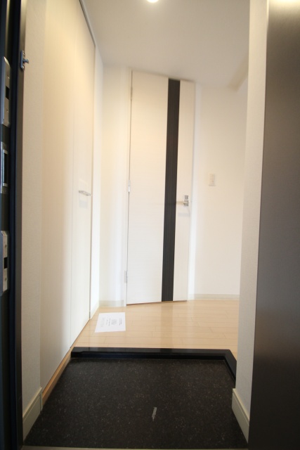 玄関　※別室の参考写真の為、現況優先です。