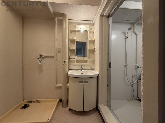 洗面設備　明るい洗面所です