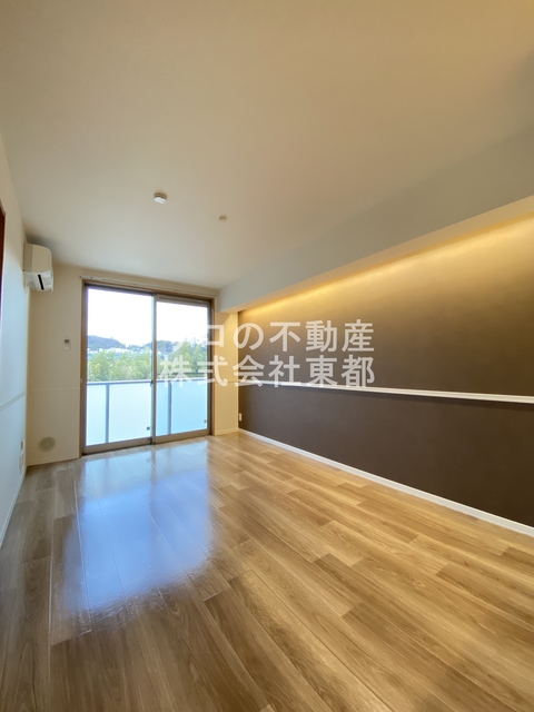 居室・リビング　南向きのリビングでぽかぽかの日差し！