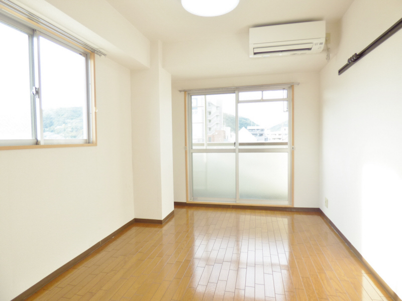 居室・リビング　明るい洋室