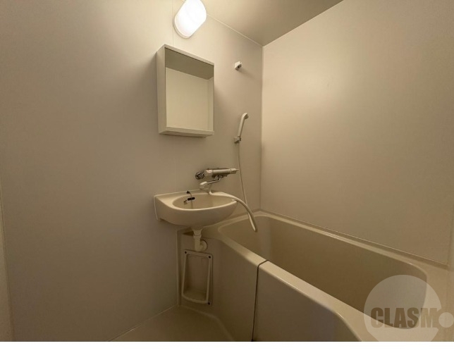 バス・シャワールーム　清潔感のあるバスルームです