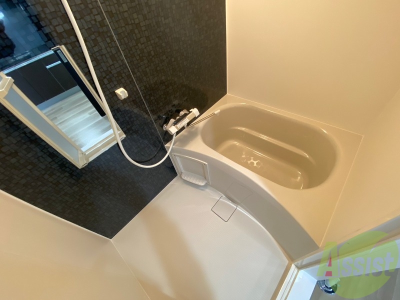 バス・シャワールーム　お風呂になります。一日の疲れを癒してくださいね。