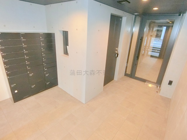 エントランス　防犯カメラTVモニター付オートロック宅配BOXメールBOX