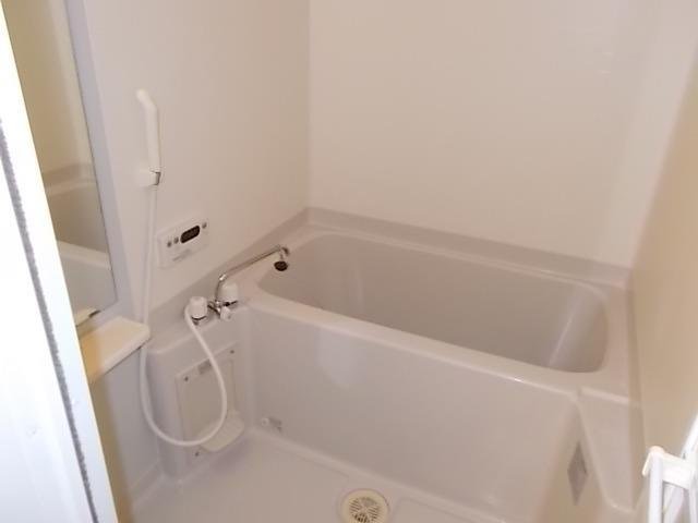 バス・シャワールーム　コンパクトで使いやすいお風呂です